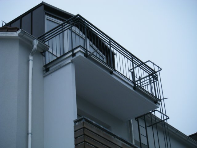 balkonmitfluchtabgang.jpg