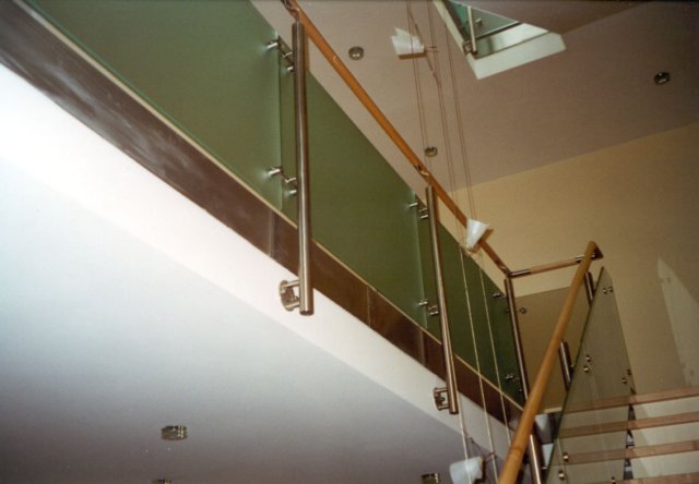 treppengelndermitglasplatten.jpg