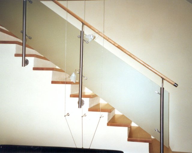 treppengelndermitmattiertenglasplatten.jpg